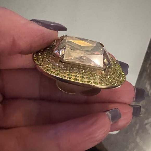 Swarovski ring stones in gold tone , color doesn’t fade whatsoever - Picture 3 of 5